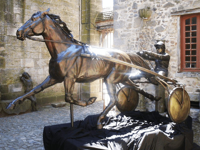 Trotteur bronze sculpture from Sculptura by Christian Maas