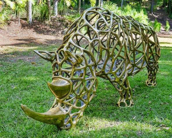 Contemporary Rhino Sculpture - Sculptura 003