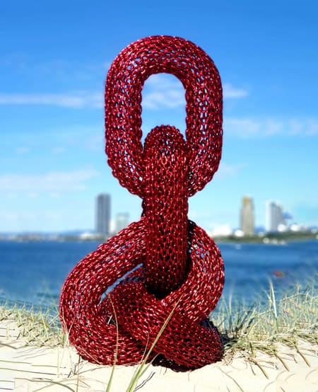 Mike-Van-Dam-red-links-Sculptura-450-554-copyright