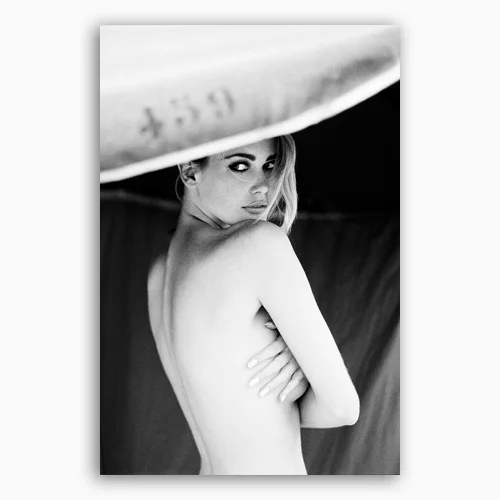 Supermodel Claudia Schiffer from the side, without top and bare back 1990_500